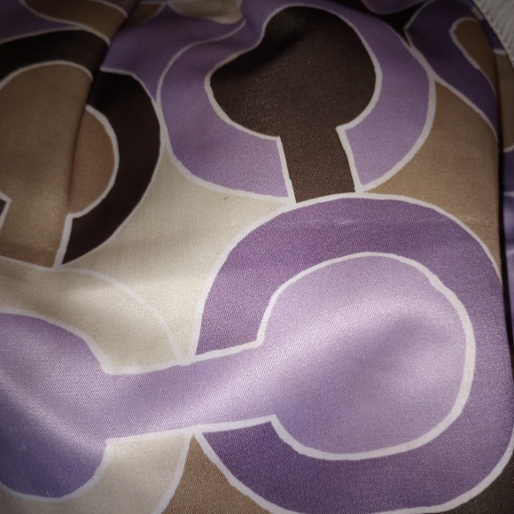 Coach Scarf Print;Satin Fabric,Good cond,just needs cleaning. - Picture 5 of 13